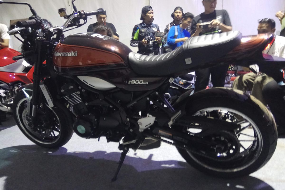 Kawasaki Z900RS Standar.