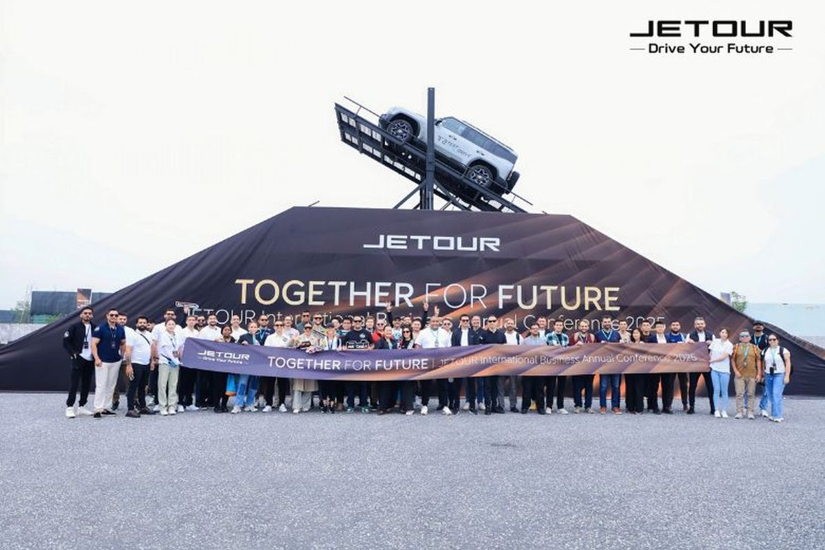 Test drive eksklusif dua model sport utility vehicle (SUV) terbaru JETOUR T1 dan JETOUR T2 i-DM di Shanghai Pudong Chuansha Test Drive Center, Shanghai, China, Sabtu (26/4/2025).