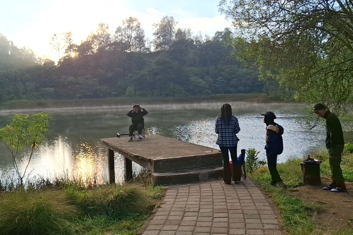 Aktivitas wisatawan di Ranu Regulo Lumajang