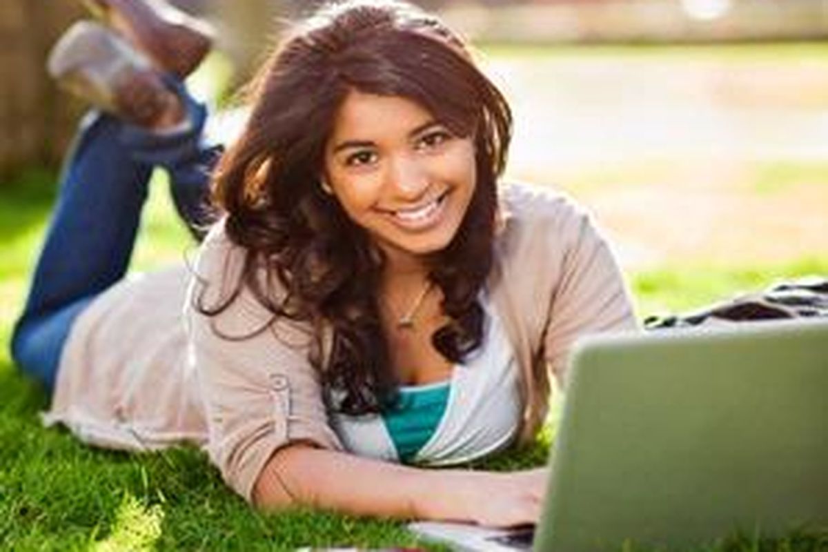 Saat mulai menulis, menulislah dengan bebas, abaikan ejaan dan tanda baca, biarkan imajinasi terbang bebas.