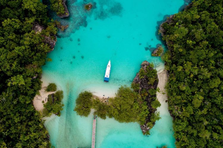 Pemandangan laguna di Pulau Baer, Tual, Maluku, Jumat (16/3/2018). Pulau Baer merupakan salah satu destinasi wisata di Kepulauan Kei, Maluku. Untuk mencapai pulau tersebut wisatawan bisa menggunakan perahu cepat dari Tual ataupun Langgur, Maluku Tenggara.