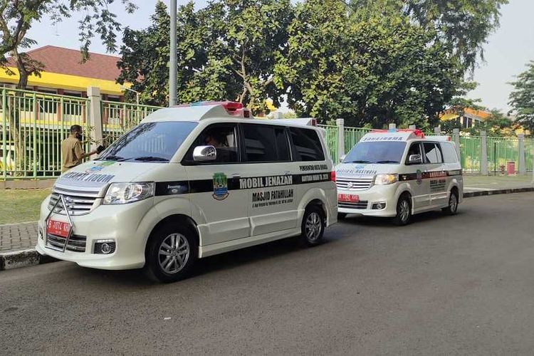 Pemerintah Kota Bekasi menarik kembali 6 unit mobil jenazah yang sebelumnya dihibahkan kepada beberapa rumah ibadah. Hal ini sehubungan dengan permintaan mobil jenazah yang melonjak karena tingkat kematian akibat Covid-19 meningkat signifikan di Kota Bekasi. 