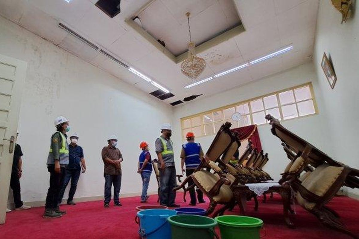 Gedung Merdeka di Bandung, Jawa Barat, alami kerusakan.
