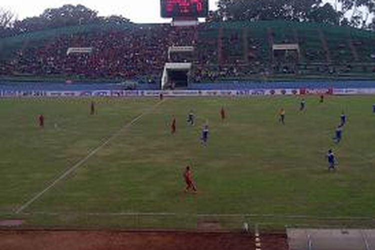 Timnas senior Indonesia saat melawan Timnas Nepal, Rabu (25/6/2014) sore, di Stadion Gajayana, Kota Malang, Jawa Timur, dalam laga uji coba.