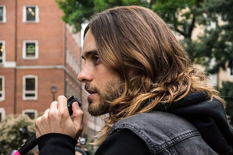 Ilustrasi model rambut long hair curtains