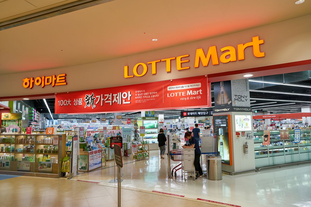 Lotte Mart salah satu usaha Lotte Group