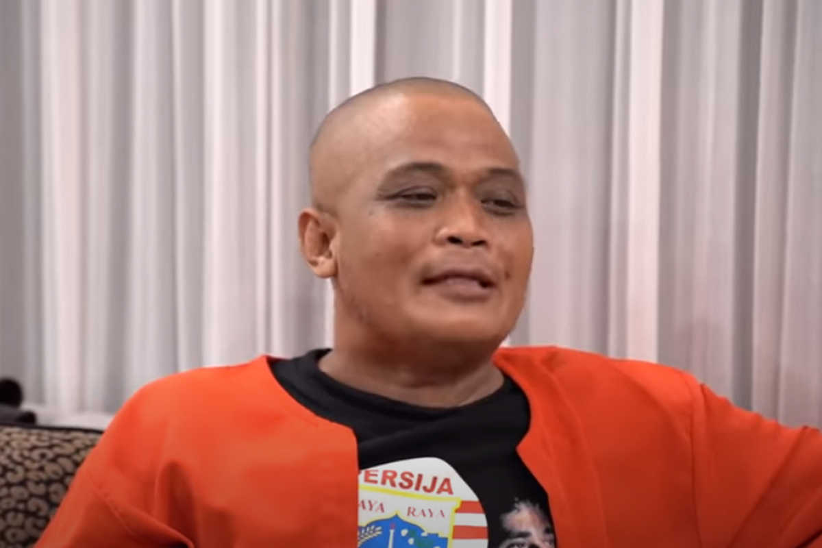 Sapri Pantun saat berbincang dengan artis peran Nikita Mirzani.