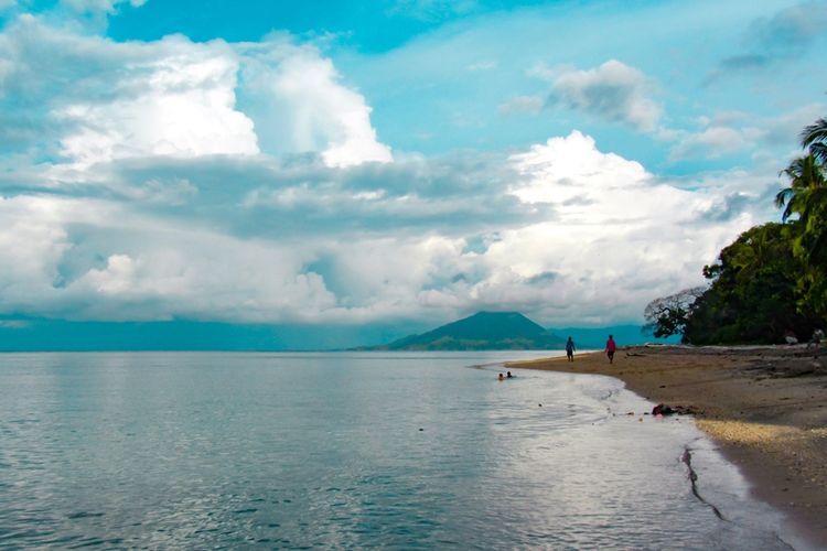 Ilustrasi Pulau Ay di Kepulauan Banda, Maluku.