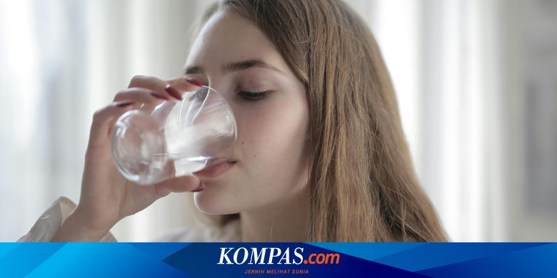 Terlalu Banyak Minum Air Putih Bisa Ganggu Kesehatan Ginjal, Ini Batas Amannya