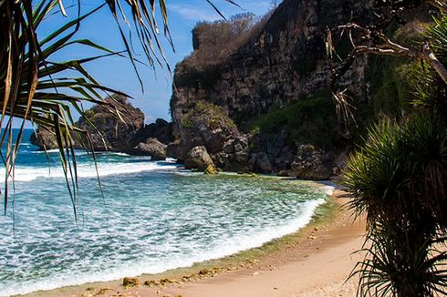 Menikmati Kesunyian Krokoh, Pantai Paling Timur Yogyakarta