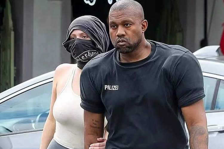 Kanye West bersama istrinya, Bianca Censori