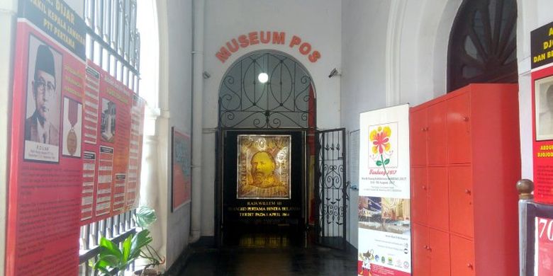Pintu masuk Museum Pos Indonesia di Bandung, Jawa Barat.