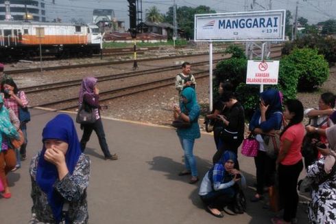 Bau Sampah Menyengat di Stasiun Manggarai Bikin Muntah