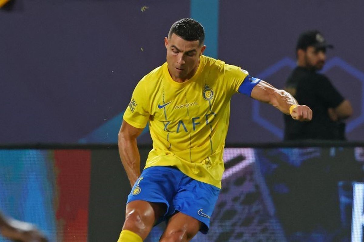 Aksi Cristiano Ronaldo dalam laga Liga Arab Saudi 2023-2024 antara Al Nassr vs Al Taawoun di King Saud University Stadium, 18 Agustus 2023. Terkini, Ronaldo bersiap menatap laga Liga Champions Asia 2023-2024 antara Persepolis vs Al Nassr di Stadion Azadi, Rabu (20/9/2023) dini hari WIB. (Photo by Fayez NURELDINE / AFP)