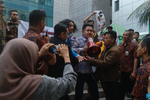 Demo Protes IMB Reklamasi di Dalam Balai Kota DKI, Mahasiswa Diusir Pamdal