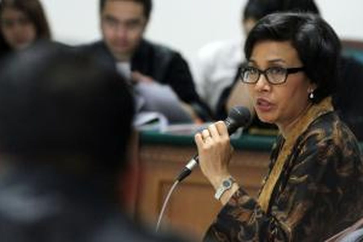 Managing Director Bank Dunia, Sri Mulyani Indrawati, bersaksi dalam sidang mantan Deputi Bidang IV Pengelolaan Devisa Bank Indonesia, Budi Mulya, di Pengadilan Tindak Pidana Korupsi, Jakarta, Jumat (2/5/2014). Pada Rabu (27/7/2016) Sri Mulyani kembali dilantik menjadi Menteri Keuangan RI. 