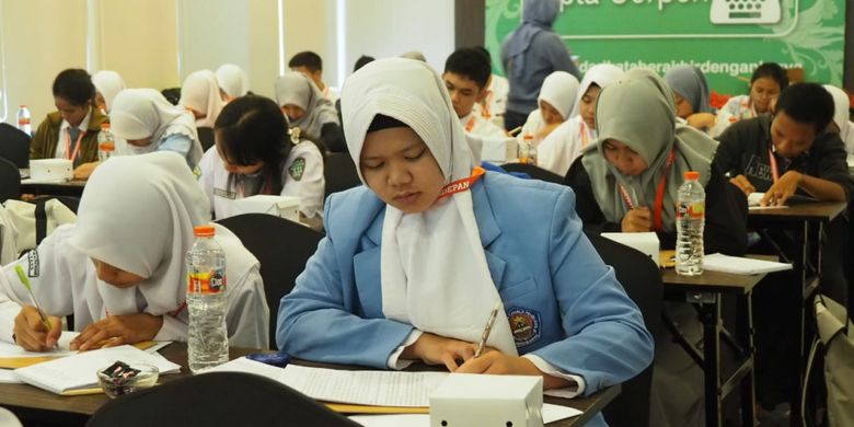 Penyelenggaraan Festival Literasi Sekolah berlangsung 26-31/10/2018 di Sentul, Bogor, Jawa Barat. Sebanyak 100 finalis tingkat SMA/MA/Homeschooling se-Indonesia turut berpartisipasi di bidang Cipta Komik, Cipta Cerita Pendek (Cerpen), dan Cipta Syair.