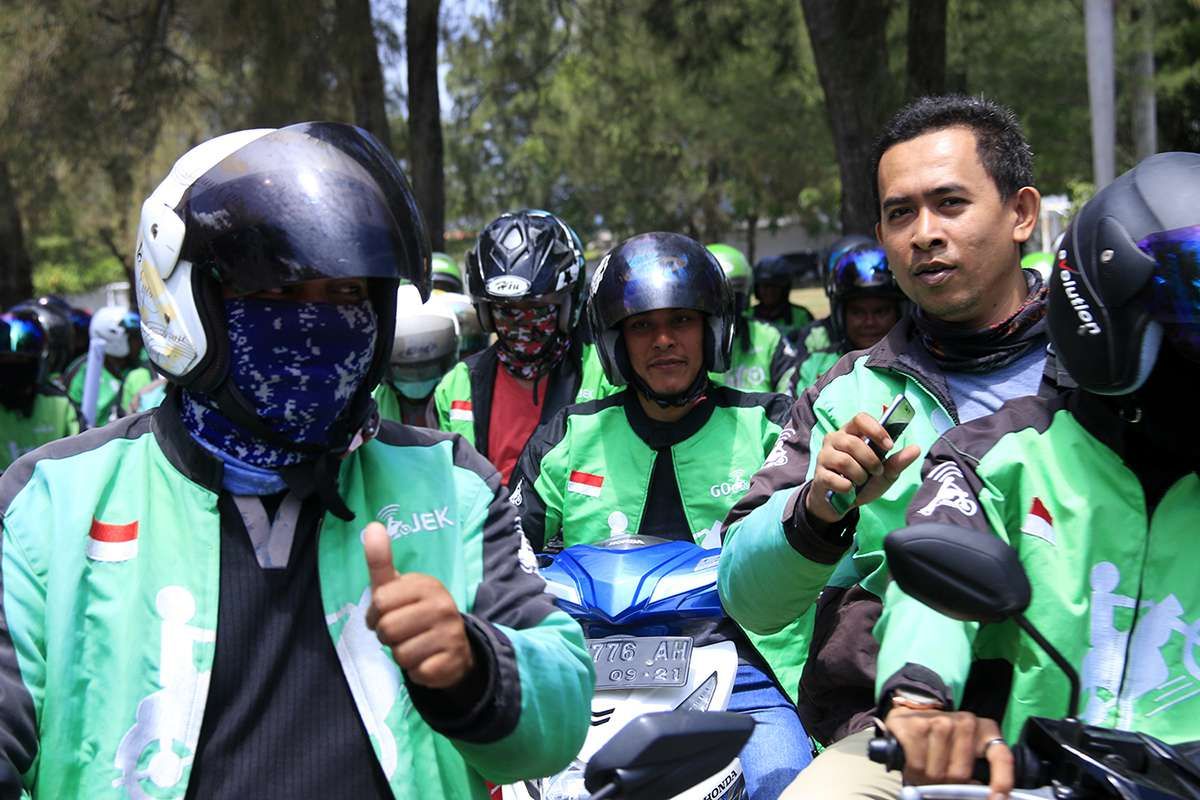 Ratusan driver yang tergabung dalam Komunitas Driver Ojol Aceh (DOA) melakukan aksi demonstrasi ke Kantor DPRA dan Kantor Gubernur Aceh, Selasa (3/9/2019). Aksi tersebut digelar dalam rangka memprotes kebijakan pemotongan bonus driver ojek online 50 persen dari sebelumnya oleh PT Gojek Indonesia, serta meminta Pemerintah Aceh dan DPRA untuk ikut memperjuangkan bonus tetap Rp 80 ribu per hari seperti sebelumnya.