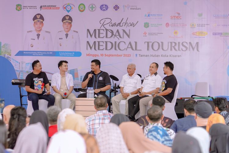 Wali Kota (Walkot) Medan Bobby Nasution saat mempromosikan program Medan Medical Tourism (MMT) di Kabupaten Asahan, Minggu (10/8/2023).
