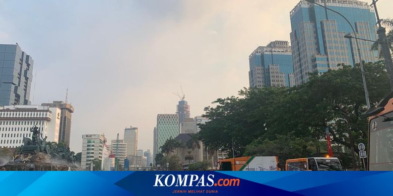 Mahasiswa Demo Tolak Kenaikan Harga BBM Membubarkan Diri dari Kawasan Patung Kuda - Vimarsana News