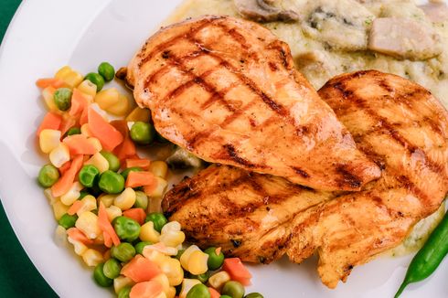 4 Cara Masak Dada Ayam Filet agar Tidak Kering dan Keras