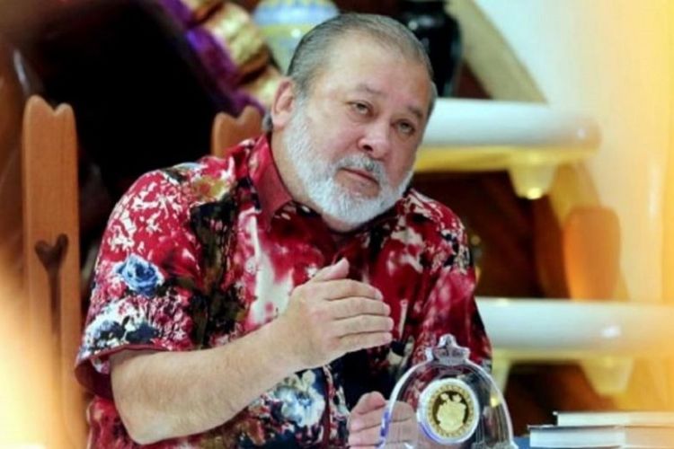 Sultan Johor Ibrahim Ibni Almarhum Sultan Iskandar.