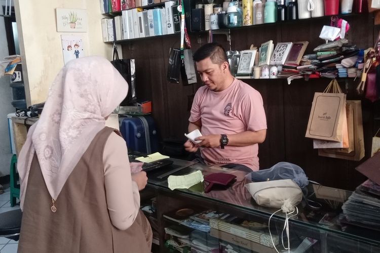 Siasati Harga Plastik Meroket, Pengusaha Suvenir di Bandung Alihkan Kemasan ke Kain Tile