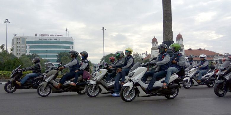 Salah satu kegiatan Yamaha Maxi Day, touring.