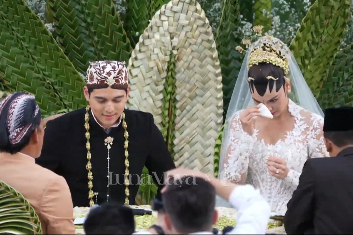 Pernikahan Luna Maya dan Maxime Bouttier berlangsung di Hotel Vomo Shambhala Estate, Bali, pada Rabu (7/5/2025) sore ini. Luna Maya terlihat menangis setelah Maxime mengucapkan ijab kabul dengan lancar.