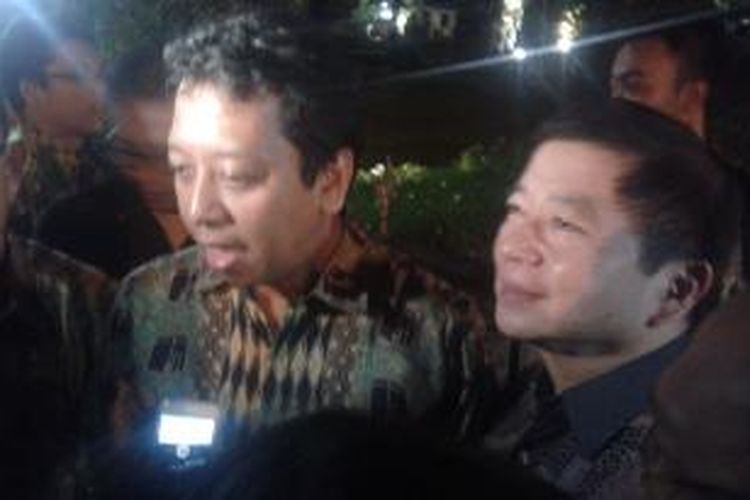 Ketua Umum PPP Romahurmuziy, Politisi PPP Suharso Monoarfa, serta beberapa anggota Dewan Pimpinan Pusat PPP mendatangi rumah dinas Jokowi, di Jalan Taman Surapati, Menteng, Jakarta Pusat, Sabtu (18/10/2014).
