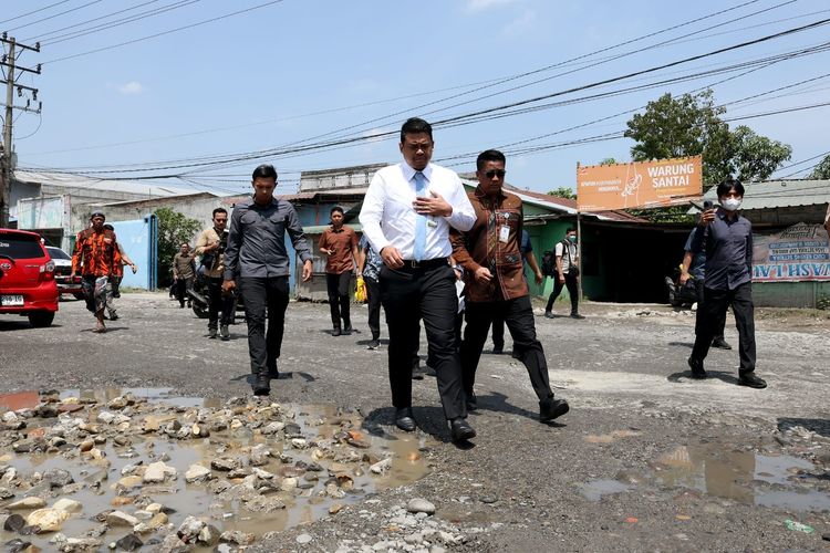 Janji Perbaiki Jalan Rusak di Deli Serdang, Bobby : Kami Dapat Anggaran Dari Presiden