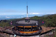 Bromo Hillside, Kafe di Atas Awan yang Viral dengan Panorama 360 Derajat