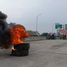 Tuntut Dana Konsinyasi, Warga Berunjuk Rasa di Depan Gerbang Tol Jatikarya