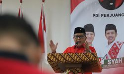 Elektabilitas Risma-Gus Hans Meningkat Tajam, Hasto: Masyarakat Saksikan Kemajuan Surabaya