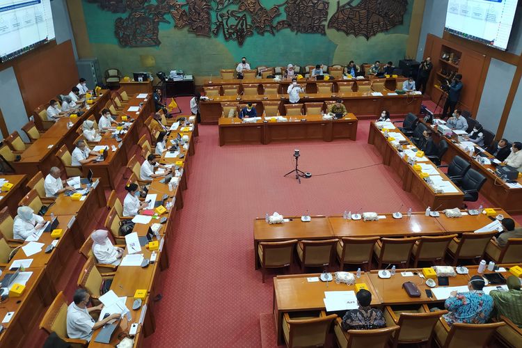 Rapat kerja Kemenparekraf bersama Komisi X DPR RI di Gedung DPR, Senayan, Jakarta, Senin (4/7/2022). 