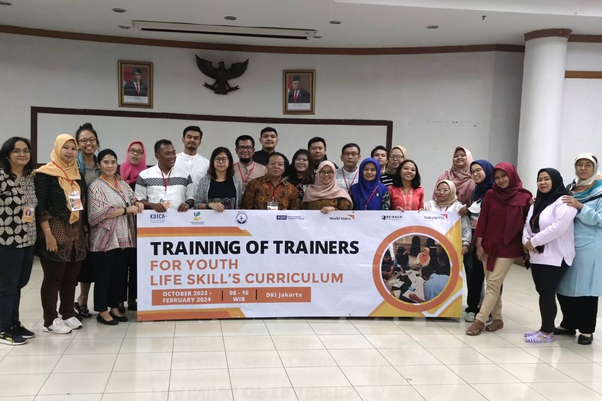 Sebagian peserta Pelatihan Modul Lifeskill dengan Topik Partisipasi, di kantor Dinas Sosial Jakarta. Pelatihan tersebut digelar oleh Wahana Visi Indonesia (WVI) bekerja sama dengan Dinas Sosial Jakarta dalam proyek Social Rehabilitation Support for Vulnerable Youth in Jakarta (STARLET) selama 14 bulan sejak Desember 2022