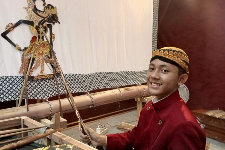 Kisah Faisyal, Dalang Muda 16 Tahun asal Pekalongan yang Tetap Bertahan meski Dicemooh