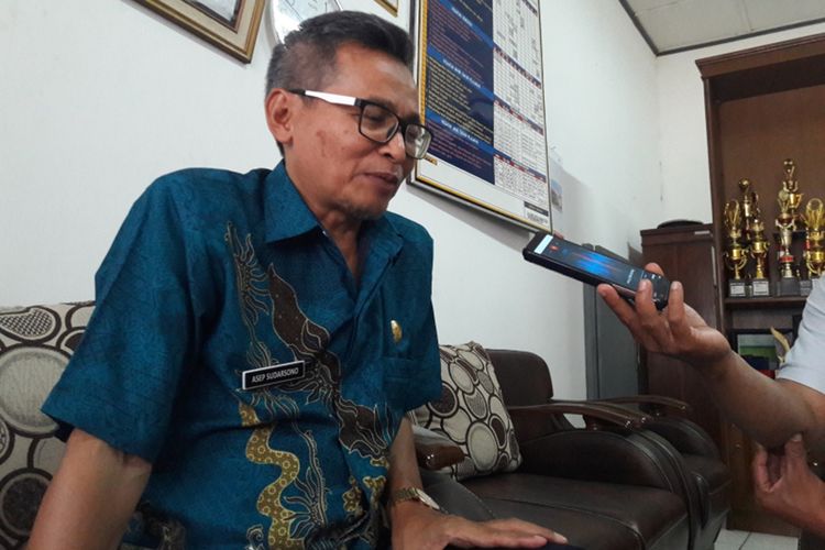 Asep Sudarsono Kepala Kantor Cabang Dinas Pendidikan Jawa Barat saat diwawancara wartawan, Jumat (27/09/2019)