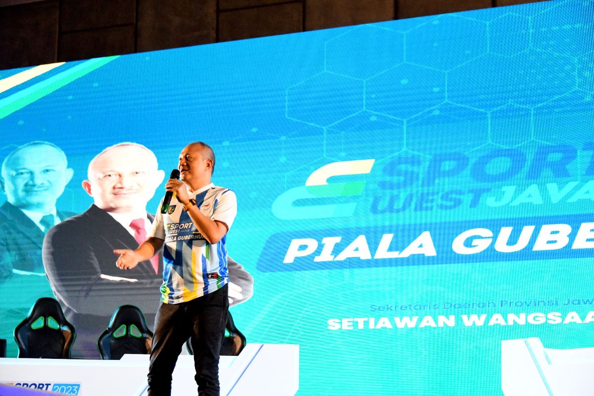 Sekretaris Daerah Provinsi Jawa Barat Setiawan Wangsaatmaja saat menghadiri Pembukaan Esports Piala Gubernur Jabar di Hotel Harris Festival Citylink, Kota Bandung, Senin (12/6/2023).
