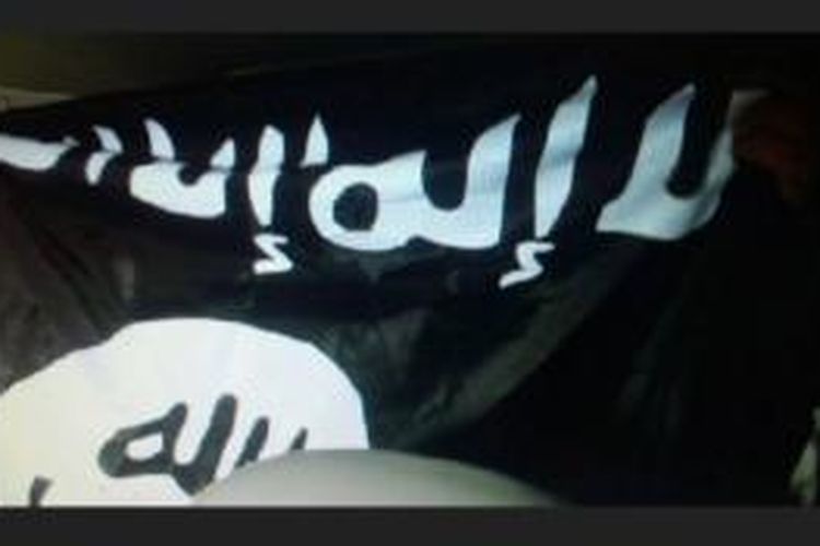 Bendera ISIS di rumah Firman warga Depok.