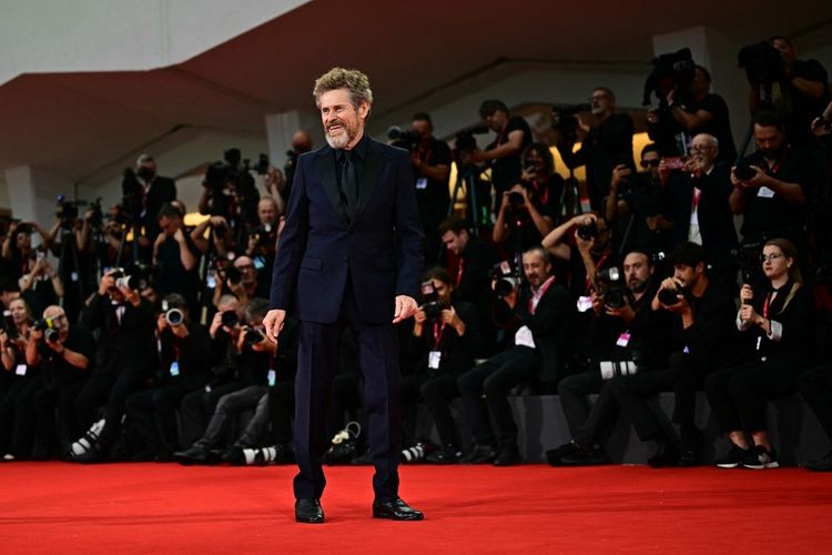 Willem Dafoe berjalan di red carpet Venice Film Festival 2025 atau Festival Film Venesia 2025 di Venice Lido, Venesia, Italia, pada Kamis (28/8/2025).