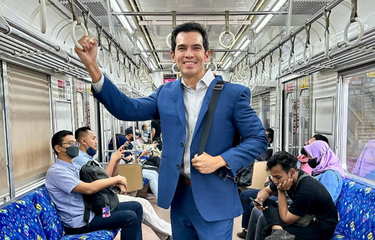 Selebritas sekaligus politisi Adrian Maulana.