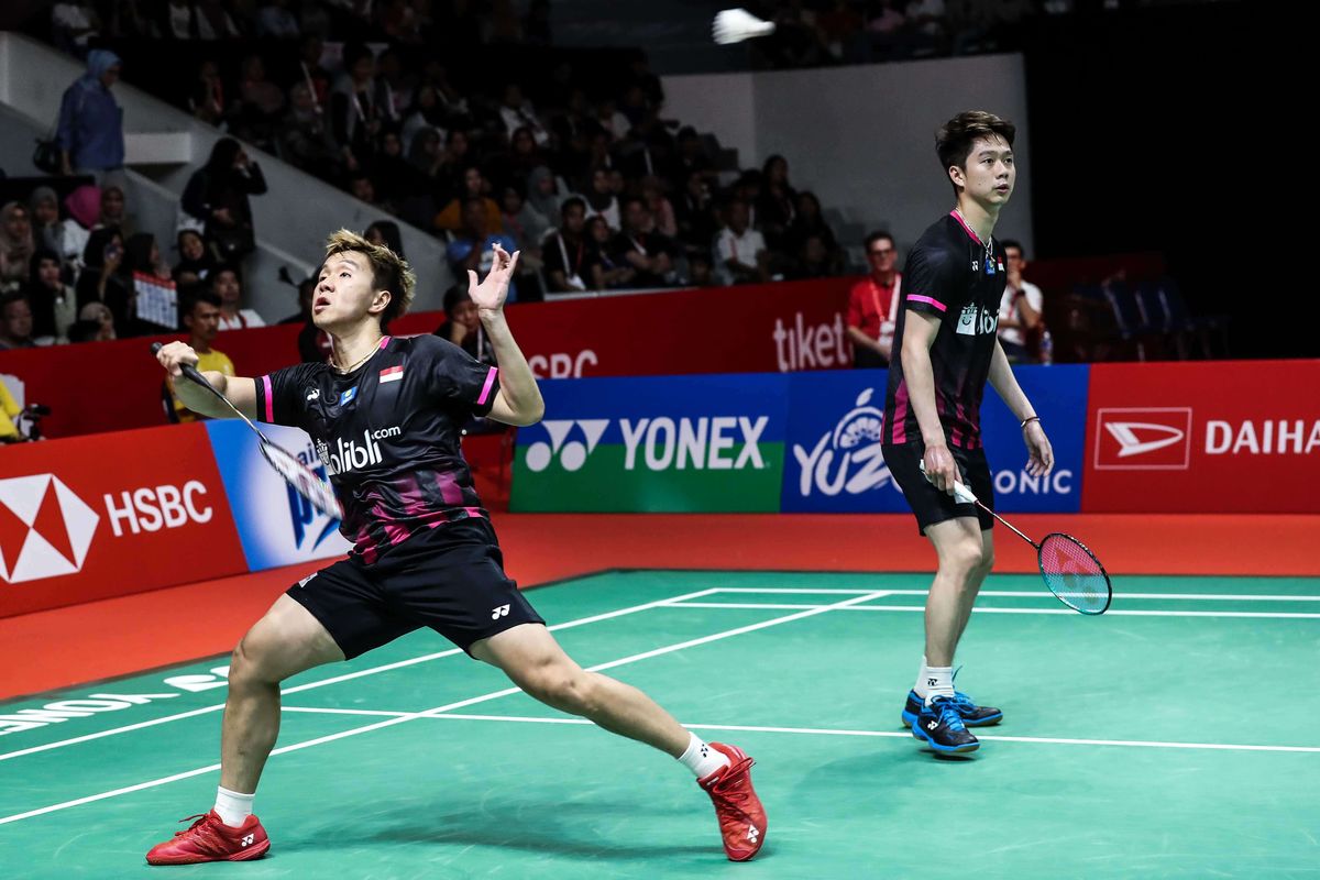 Pasangan ganda putra Indonesia, Marcus Fernaldi Gideon/Kevin Sanjaya Sukamuljo melawan wakil Malaysia, Aaron Chia/Soh Wooi Yik saat pertandingan babak semi final Indonesia Masters 2020 di Istora Senayan, Jakarta, Sabtu (18/1/2020). Marcus/Kevin menang dua gim langsung atas Aaron/Soh dengan skor 21-19, 21-19 dalam tempo 33 menit.
