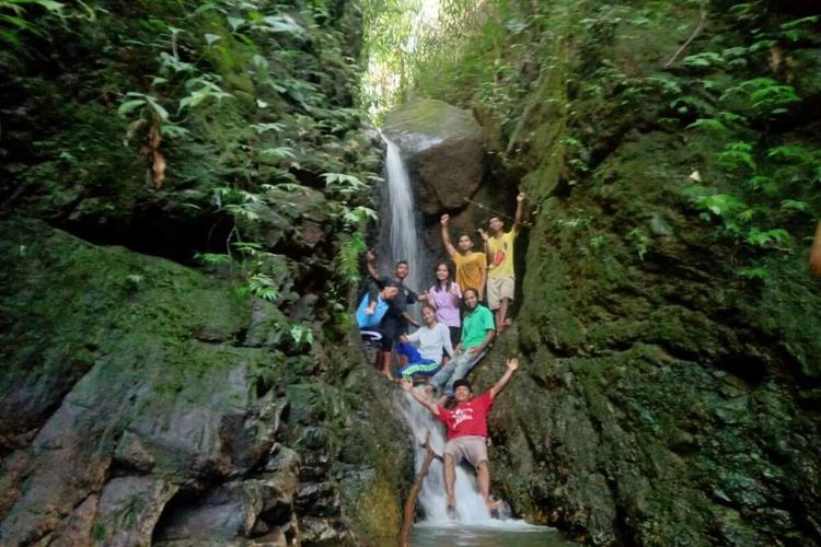 Air terjun Wae Teong Sara, Kecamatan Ndoso, dibagian utara Kabupaten Manggarai Barat, salah satu wisata air terjun di NTT.