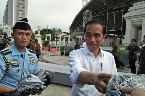 Jokowi Kunjungan Kerja di Gresik, Bagikan 2.020 Sertifikat Tanah hingga Semprot Satpol PP