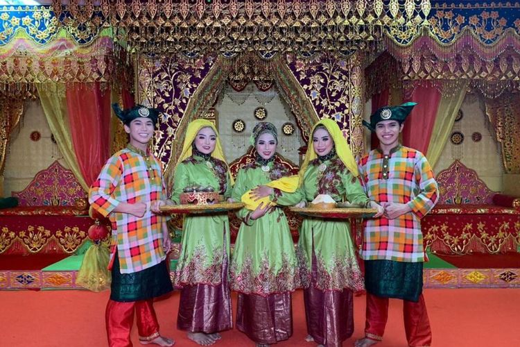 Pemerintah Kota (Pemkot) Batam, Kepulauan Riau (Kepri) mengeluarkan Peraturan Wali Kota (Perwako) Batam Nomor 179 Tahun 2023 Tentang Ornamen Budaya Melayu Batam.
