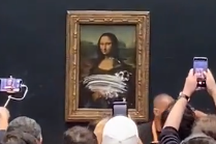 Gambar lukisan Mona Lisa yang tercoreng krim kue setelah seseorang menempelkan kue di atasnya menjadi viral pada Minggu (29/5/2022).