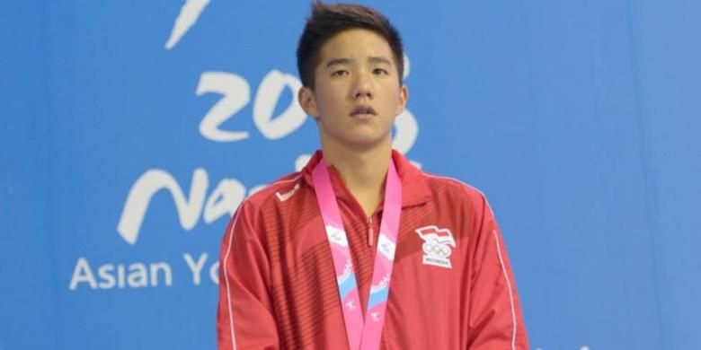 Ricky Anggawijaya meraih medali emas 100 meter gaya punggung di ajang Asian Youth Games II Nanjing.