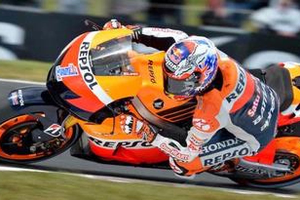 Pebalap Repsol Honda, Casey Stoner, saat kualifikasi GP Australia, Sabtu (27/10/2012).