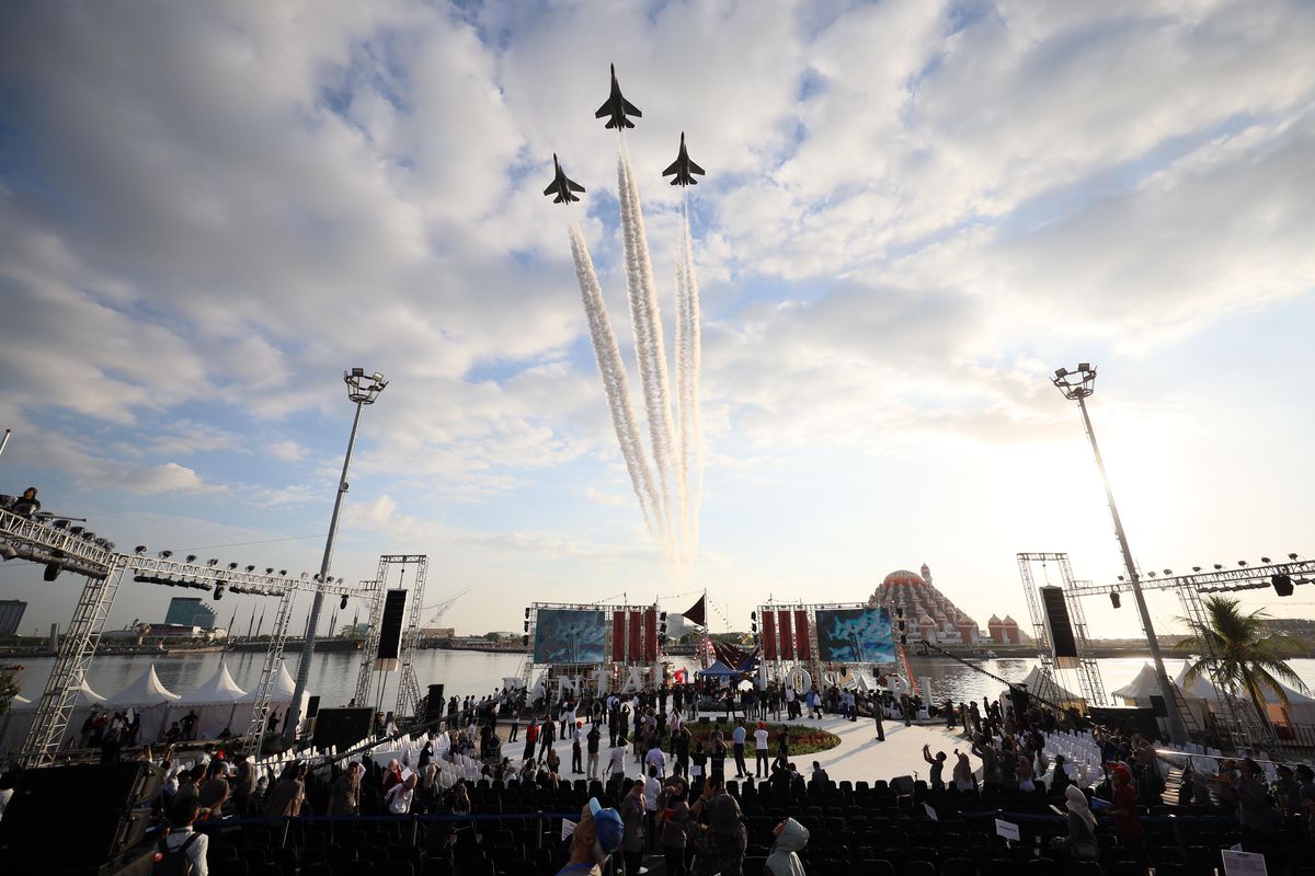 Atraksi flypass dari TNI Angkatan Udara Lanud Sultan Hasanuddin membuka rangkaian Makassar International Eight Festival and Forum atau Makassar F8, Rabu (23/8/2023).
